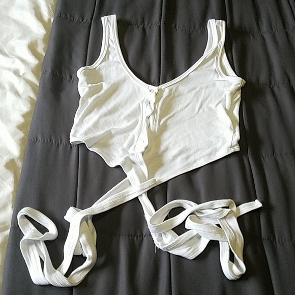 Southern Alternative Ribbed Crop Top - Picture 2 of 4